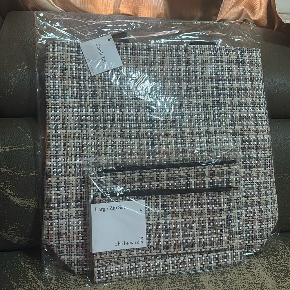 Brand new Chilewich Woven Tote Bag and zip set